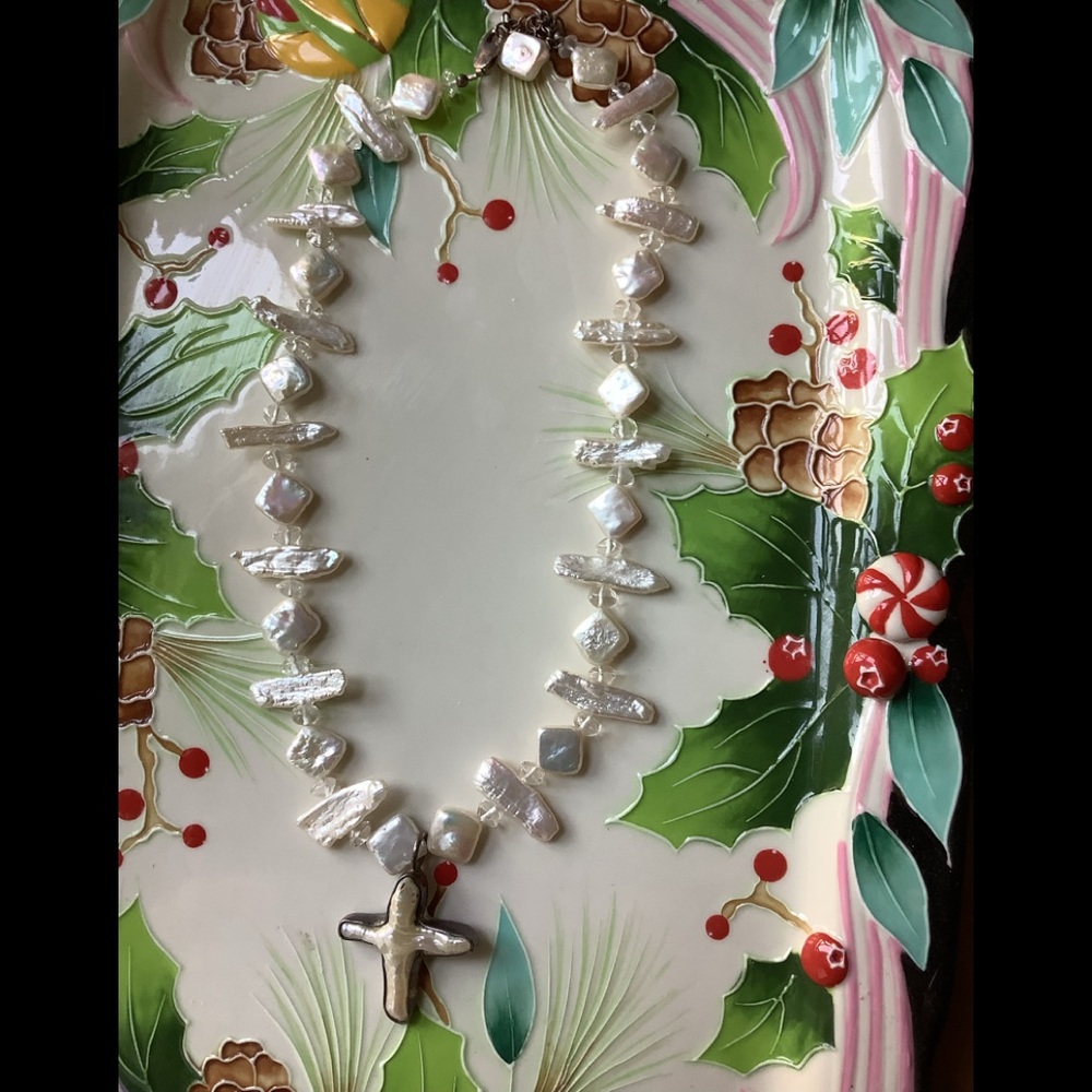Chunky Pearlish Cross Necklace guc